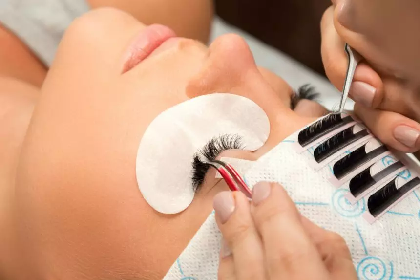 Procedure of eyelashes extension in beauty salon